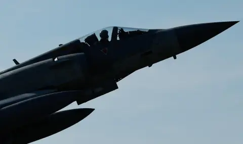 Полша въвежда SMS предупреждения при руски въздушни атаки срещу Украйна