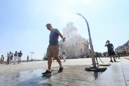 Полша под екстремна жега: Температурите скачат до 40°C, издаден е червен код