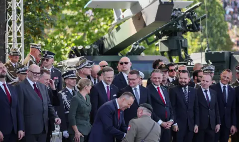 Полша проведе най-големия военен парад в историята си (ВИДЕО)