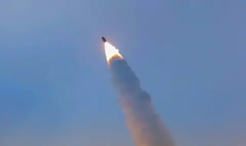 Пхенян изстреля поредна балистична ракета към Източно море