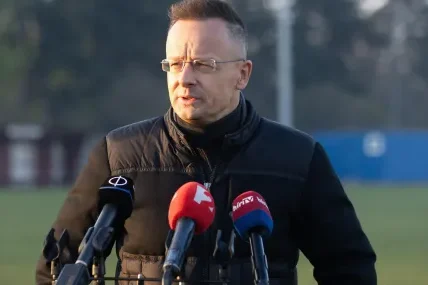 Разкриха корупционна сделка за близо 1 млрд. долара, свързана с бившия външен министър на Унгария