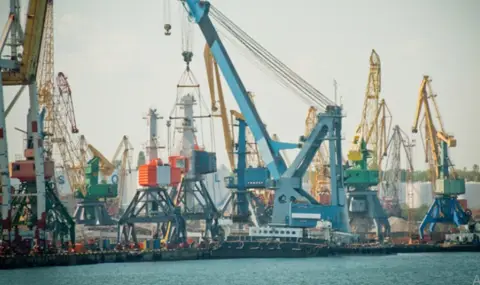 Русия се опитва да унищожи автономния украински морски коридор