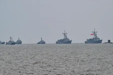 Русия съобщи за удари по кораби с военни товари в Черно море