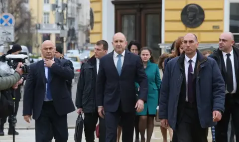 Трудният геополитически баланс на Румен Радев