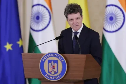Търговски кораб потъна след пожар край бреговете на Румъния, 12 души са спасени