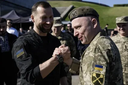 Украинският министър на отбраната предлага Киев да използва предсрочно заем от ЕС, за да покрие дефицита си