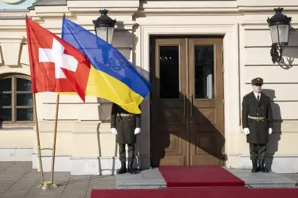 Швейцария: Неутралитетът не изключва солидарност с Киев