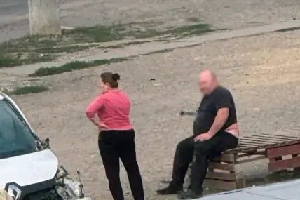 Шокиращо видео показва как руски дрон преследва цивилен в Херсон. Украйна обяви, че това е "варварско военно престъпление"