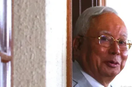 Бивш премиер на Малайзия остава в затрова заради неплатена глоба