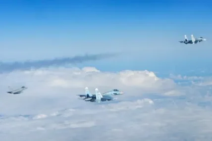 Въздушна тревога над Черно море! Руски изтребители прехванаха три британски самолета близо до Крим