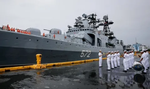 Дания: Руската фрегата не е предупредила преди да изстреля сигнални ракети към нашия военен хеликоптер! Москва: Без коментар