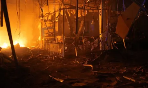 Дрон уби 15-годишна в Севастопол, гори търговски център в Запорожие