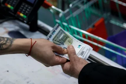 ЕЦБ предупреди: Цените на газа и електроенергията заплашват да разпалят отново инфлацията в еврозоната