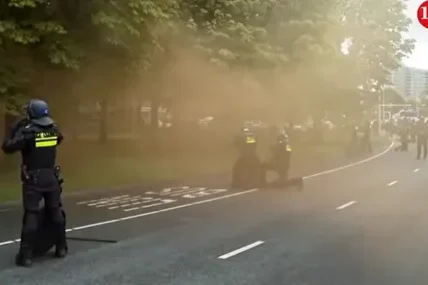 Задържаха 24 души по време на безредици в Хага (ВИДЕО)