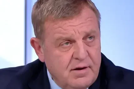 Красимир Каракачанов: Няма военно решение за Украйна, защото тя губи войната