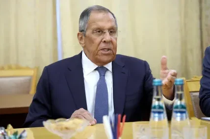 Лавров: Русия е готова за преговори с Украйна, но няма да спира военните действия