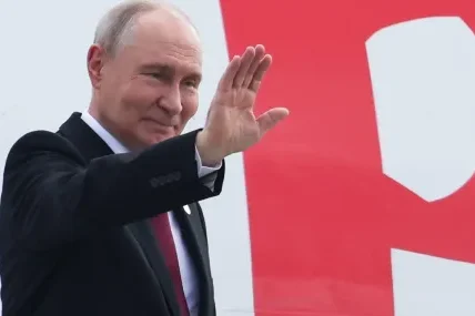 Около Путин са се сформирали два лагера: единият настоява за преговори с Украйна