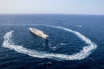 Под тежък обстрел! Няколко кораба горят в Персийския залив