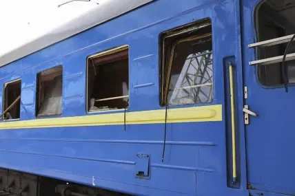 Политико: Русия все по-често атакува украински пътнически влакове с дронове