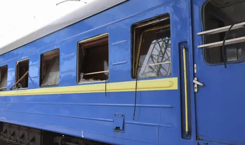 Политико: Русия все по-често атакува украински пътнически влакове с дронове