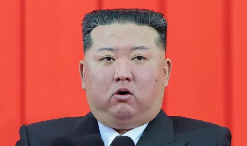 Разузнаването на Южна Корея съобщи, че Ким Чен Ун страда от "изключително затлъстяване”, тежи 140 килограма