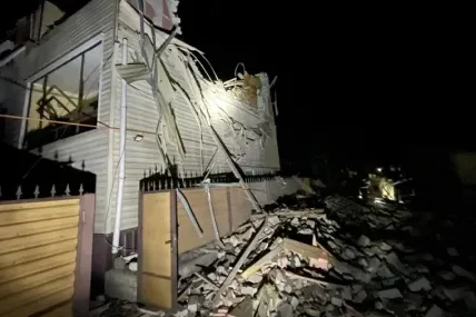 Руски атаки убиха 8 цивилни, пламна завод в Хмелницки