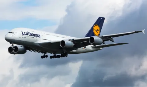 Самолет на Lufthansa кацна аварийно в Лион след самозапалване на преносима батерия