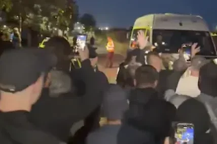 Сблъсъци с полицията в Портсмут заради мигранти