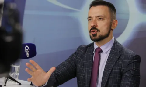 Шкварек: Политиката на АзГ не се различава от тази на германските партии преди 20 години
