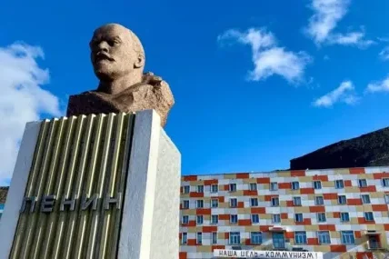 Politico: Путин изпитва НАТО край Свалбард