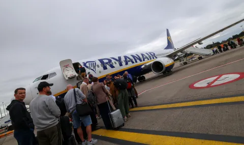 Ryanair предупреди: Авиокомпаниите не могат да поддържат ниски цените на билетите при сегашните нива на петрола