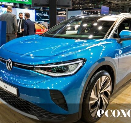 Volkswagen ще съкрати половината си модели и 50 000 работни места