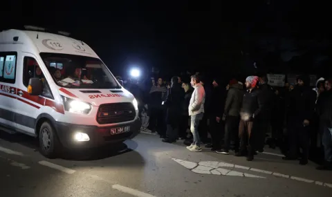 11 души загинаха при катастрофа с автобус в Турция