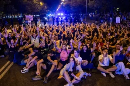 13 арестувани след безредици на протест в Барселона