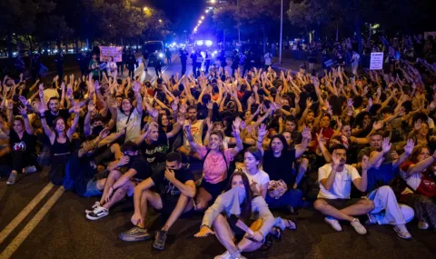 13 арестувани след безредици на протест в Барселона