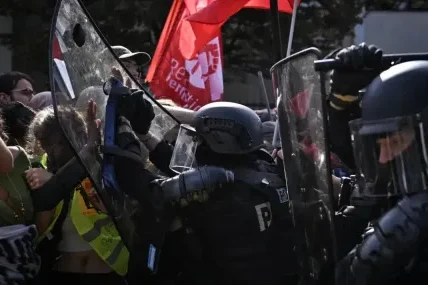 215 ученици са ранени при протестите във Франция