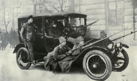 25 октомври 1922 г. Във Владивосток Червената армия слага край на гражданската война в Русия