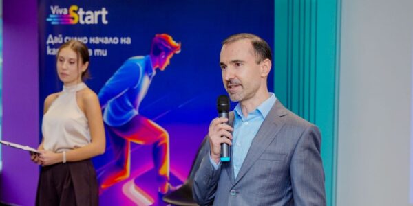 55 млади таланти завършиха стажа си във Vivacom