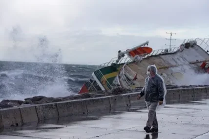 Воден апокалипсис край Босфора! Истанбул под вода: две жертви след пороен дъжд