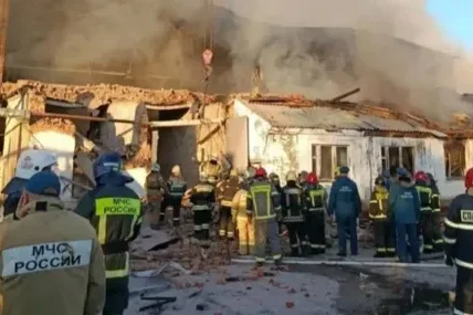 Голям пожар в руския град Иваново уби пожарникар