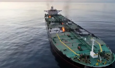 Двама индийски моряци изчезнаха след атака срещу танкер в Оман