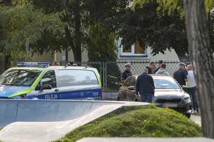 Десет души бяха ранени при нападение в училище в Полша: полицията задържа 19-годишен заподозрян