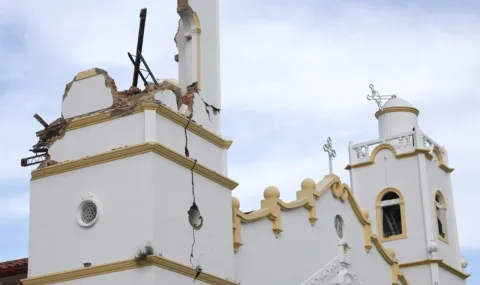 Десетки ранени и щети при земетресението в Панама (ВИДЕО)