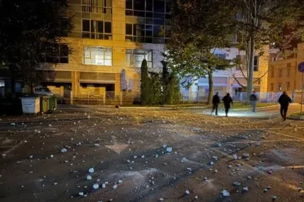 Дрон подпали бизнес сграда в центъра на Днипро