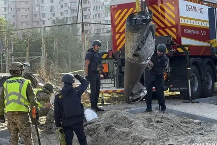Защо Русия атакува мостовете в Киев, ако не може да ги разруши