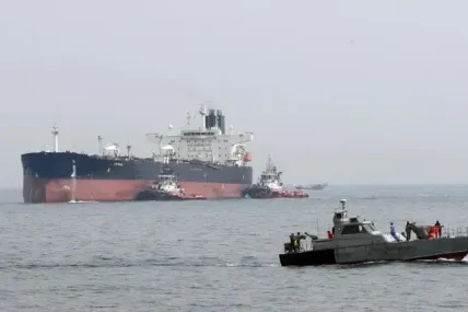 Иранската армия съобщи: Два танкера горят в Ормузкия проток