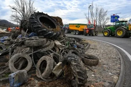 Кризата във Франция: пари за образование има, липсва доверие