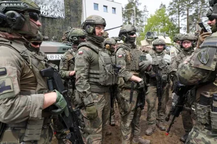 Напрежението ескалира: Полша преустанови доставката на военна помощ за Украйна