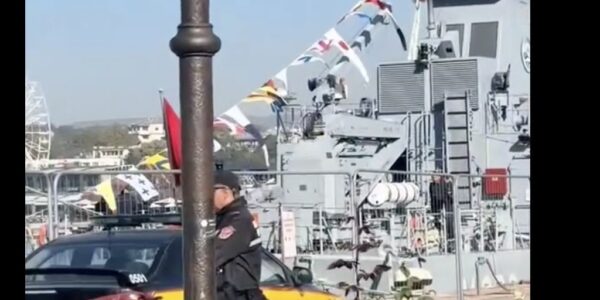 Не, това видео не показва украински боен кораб в България