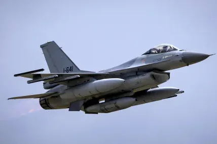 Нидерландия ще помага на Украйна с поддръжката и боеприпасите за F-16